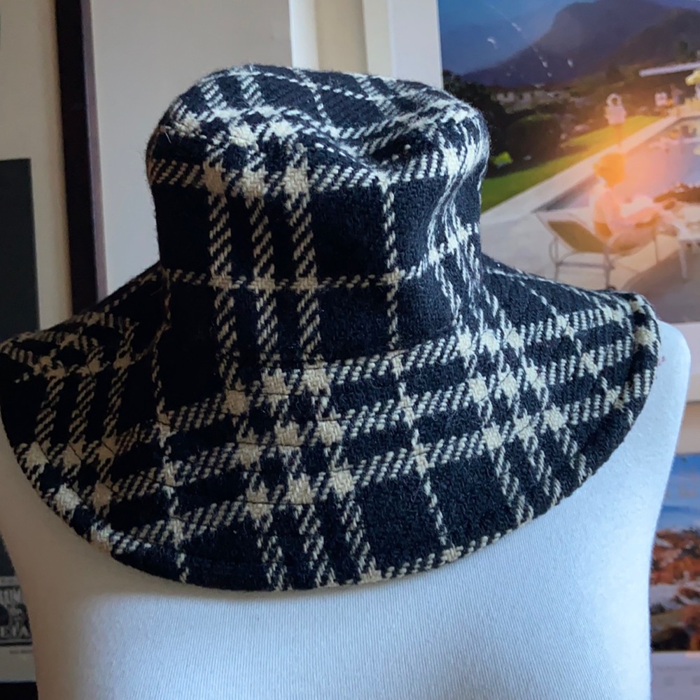 Burberry wool black and white plaid bucket hat